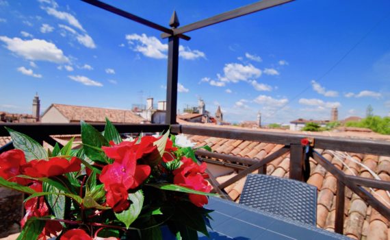 Flower Terrace Apartment Venice