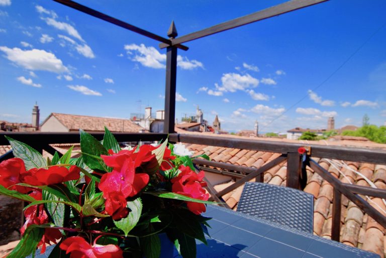 Flower Terrace Apartment Venice