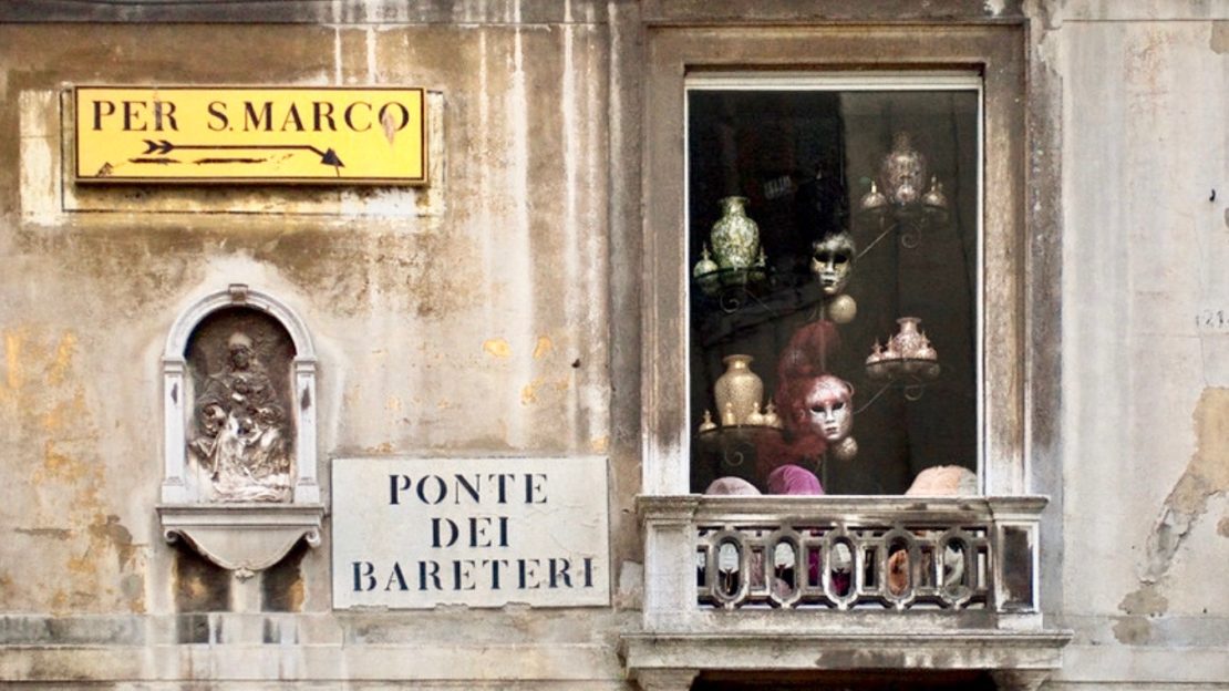 Where we are Ponte dei Bareteri Venice