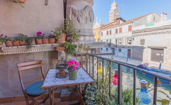 Ca Cammello Venice apartment with terrace canal view