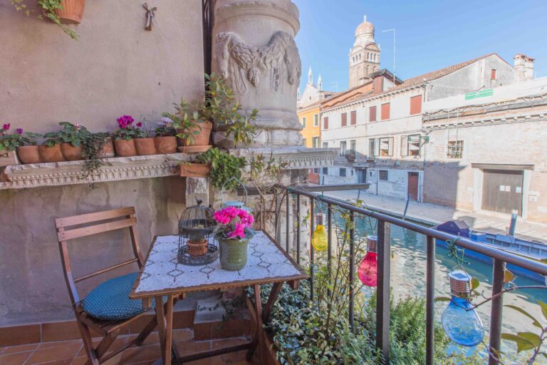 Ca Cammello Venice apartment with terrace canal view