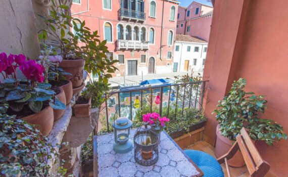 Ca Cammello Venice apartment with terrace canal view