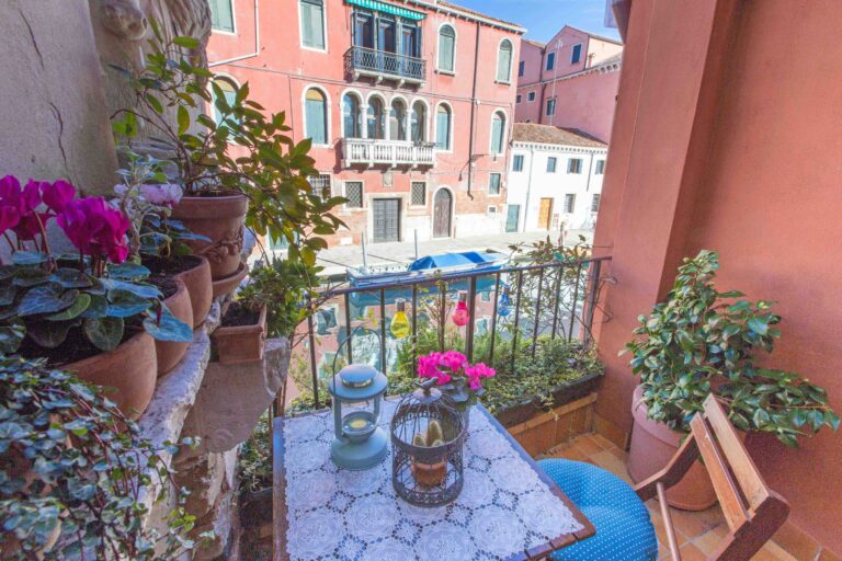 Ca Cammello Venice apartment with terrace canal view