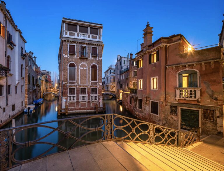 Ca Zulian Venice Apartment with canal view