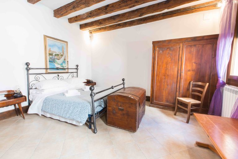 Canal-Dream-Apartment-Venice-Bedroom1