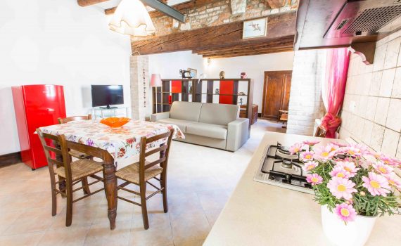 Canal-Dream-Apartment-Venice-Kitchen1