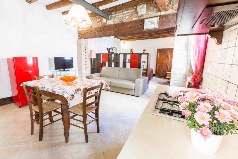 Canal-Dream-Apartment-Venice-Kitchen1