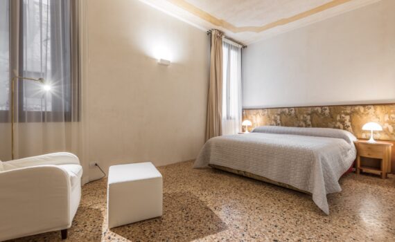 Scaleter Pastry Chef apartment in Palazzo Venice venice2live bedroom