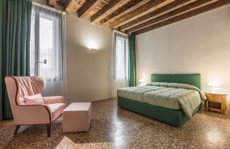 Scaleter Pastry Chef apartment in Palazzo Venice venice2live bedroom