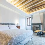 Venice Apartment with canal view Ca Grimani bedroom