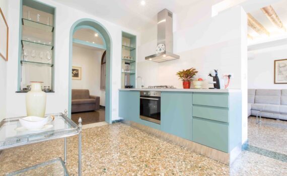 Venice Apartment with canal view Ca Grimani kitchen