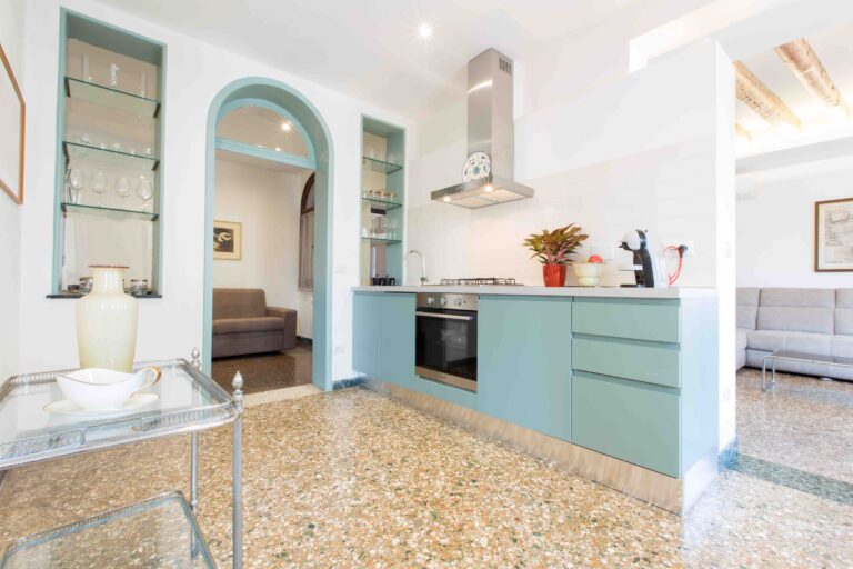 Venice Apartment with canal view Ca Grimani kitchen