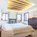 Venice Apartment with canal view Ca Grimani master bedroom