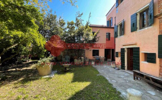 villa for sale Venice pellestrina island layout garden
