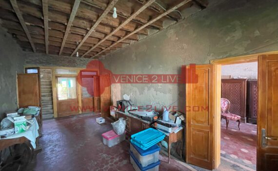 villa for sale Venice pellestrina island interiors