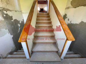 villa for sale Venice pellestrina island stairs